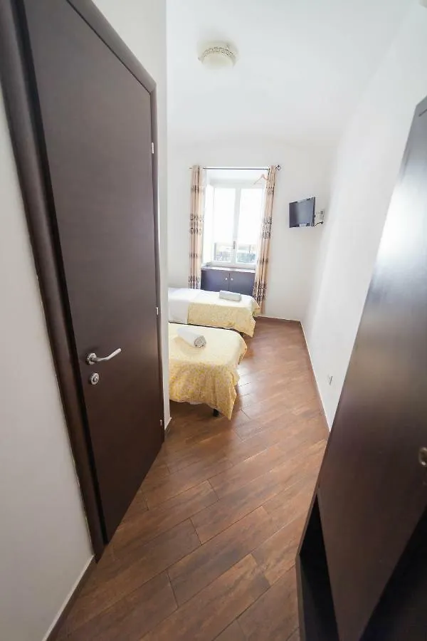Romangelo Termini Guesthouse Guest house Rome